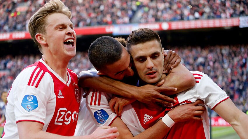 Socceroo Sainsbury makes cameo as PSV stunned by 10-man Ajax