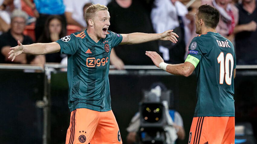 Ajax maintain perfect start with dominant win at Valencia
