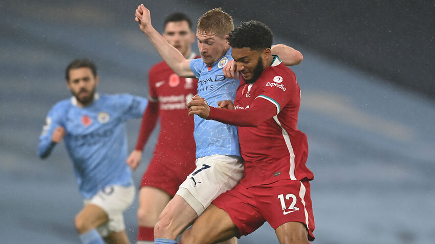 De Bruyne misses penalty as Man City and Liverpool battle to a draw