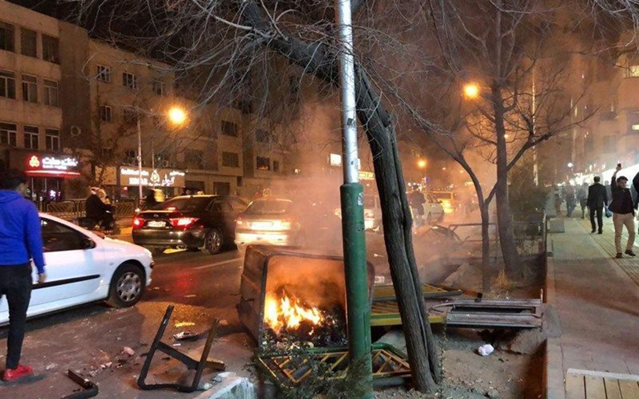Photo taken on Dec. 30, 2017, shows unrest on the streets of central Tehran.