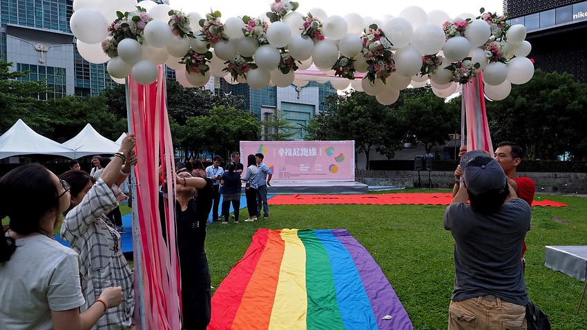 Taiwan Holds First Gay Marriages In Historic Day For Asia Sbs News 