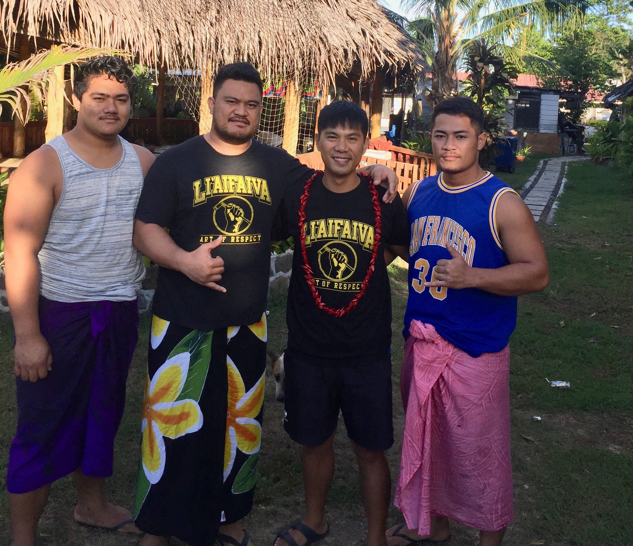  Suli与他的主要报导人Li’aifaiva（左二）及他的助手，摄于Samoa。