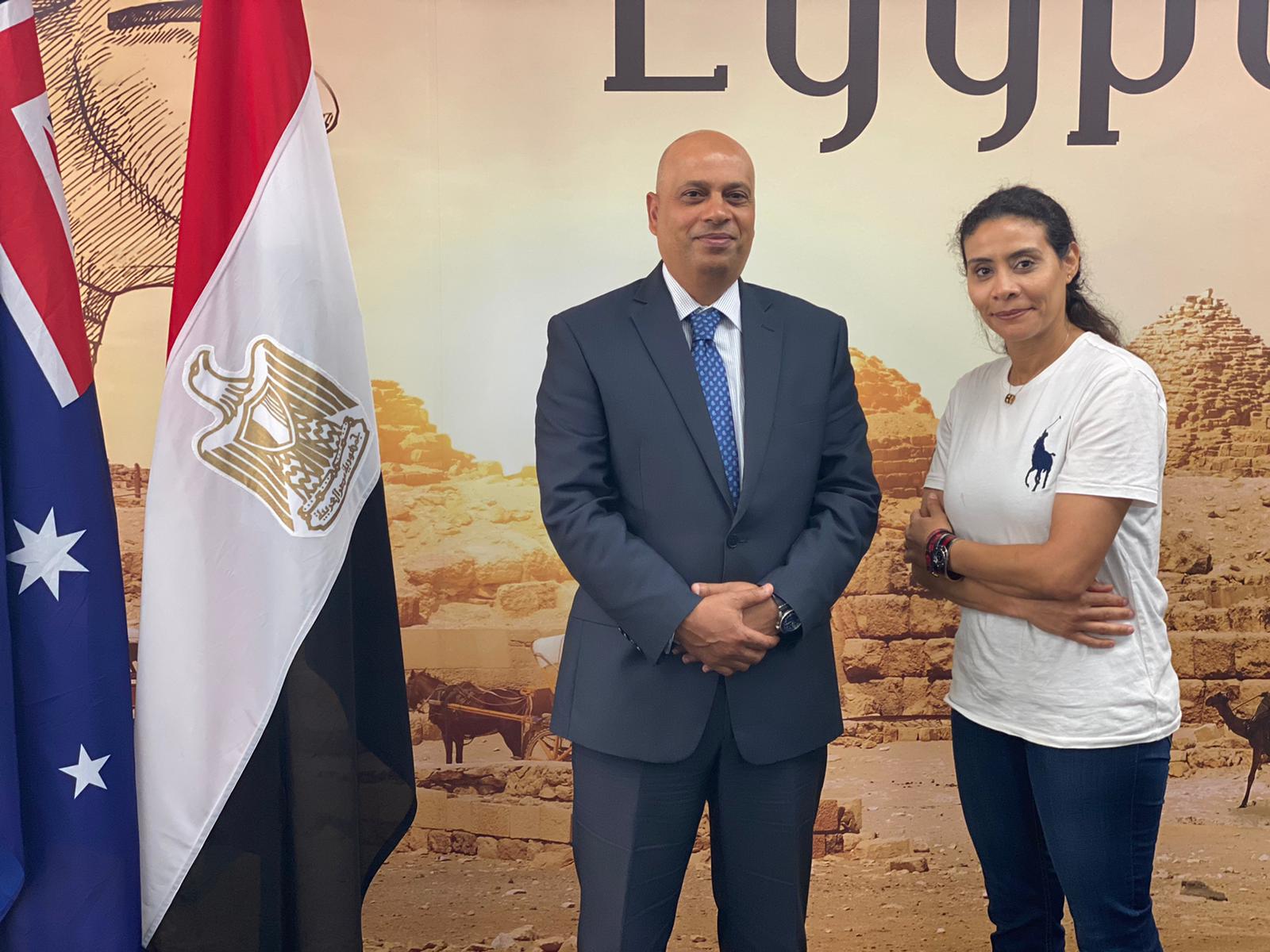 المدربة هبة علي مع السفير المصري في أستراليا 