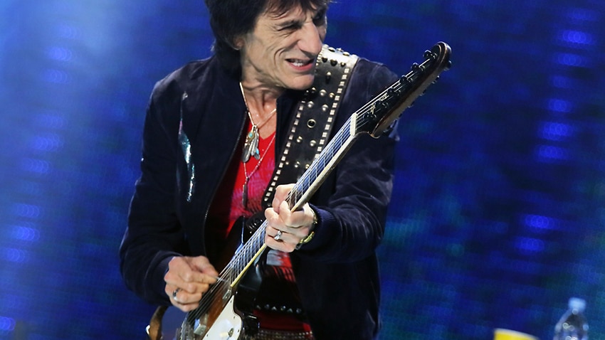 Ronnie Wood settles in Spain | SBS News