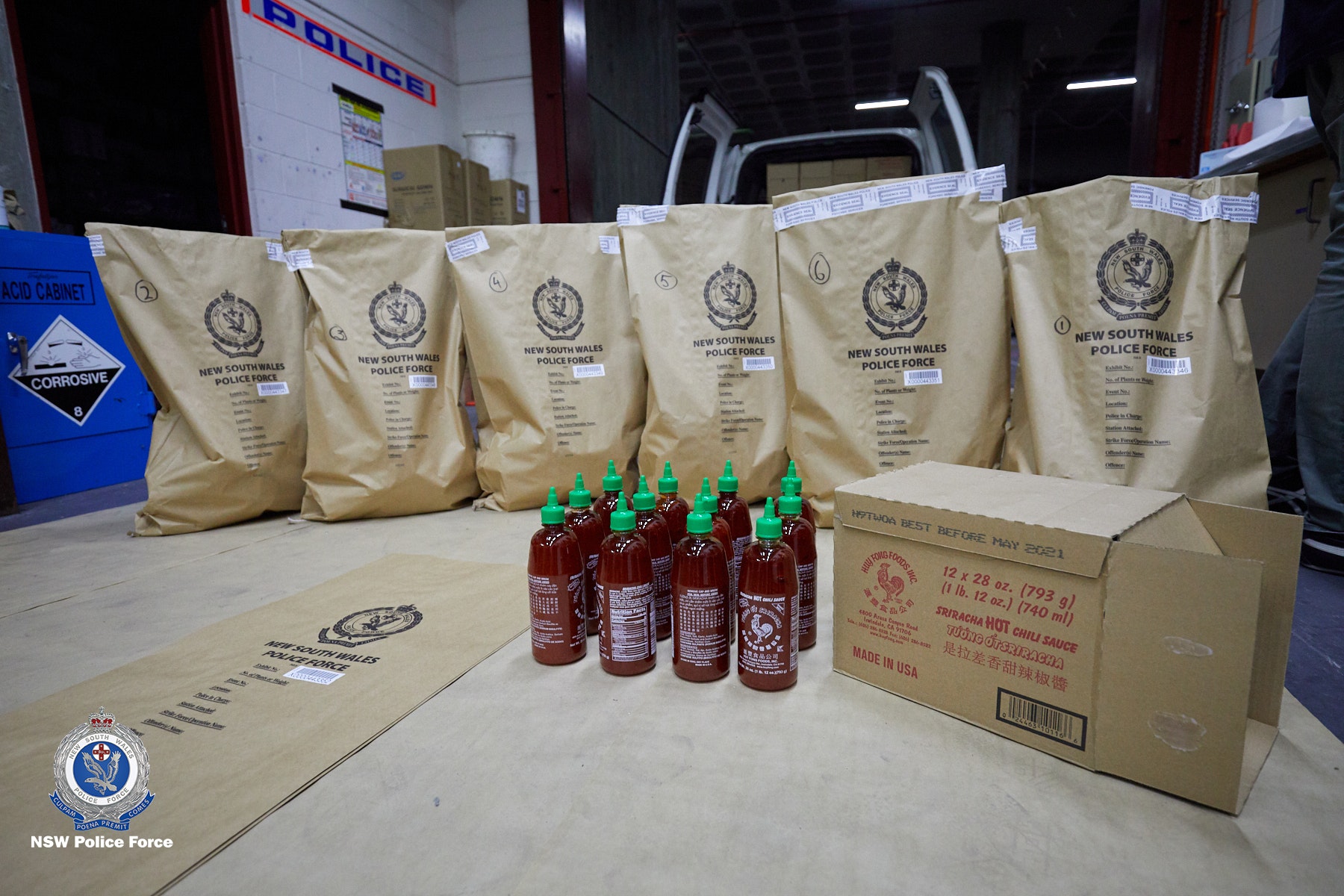 Dùng thùng tương ớt sriracha chuyển 400 kg ma túy 14d11805-977e-418e-b954-c26414d893fe