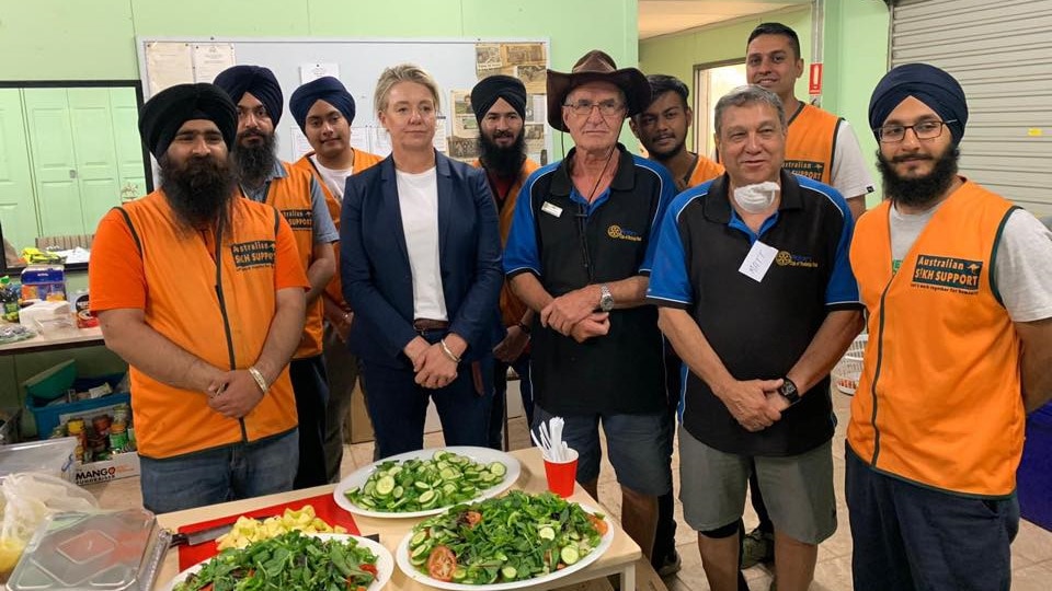 Sikh volunteers with the Minister for Agriculture, Senator Bridget McKenzie, at Wodonga, Victoria. 