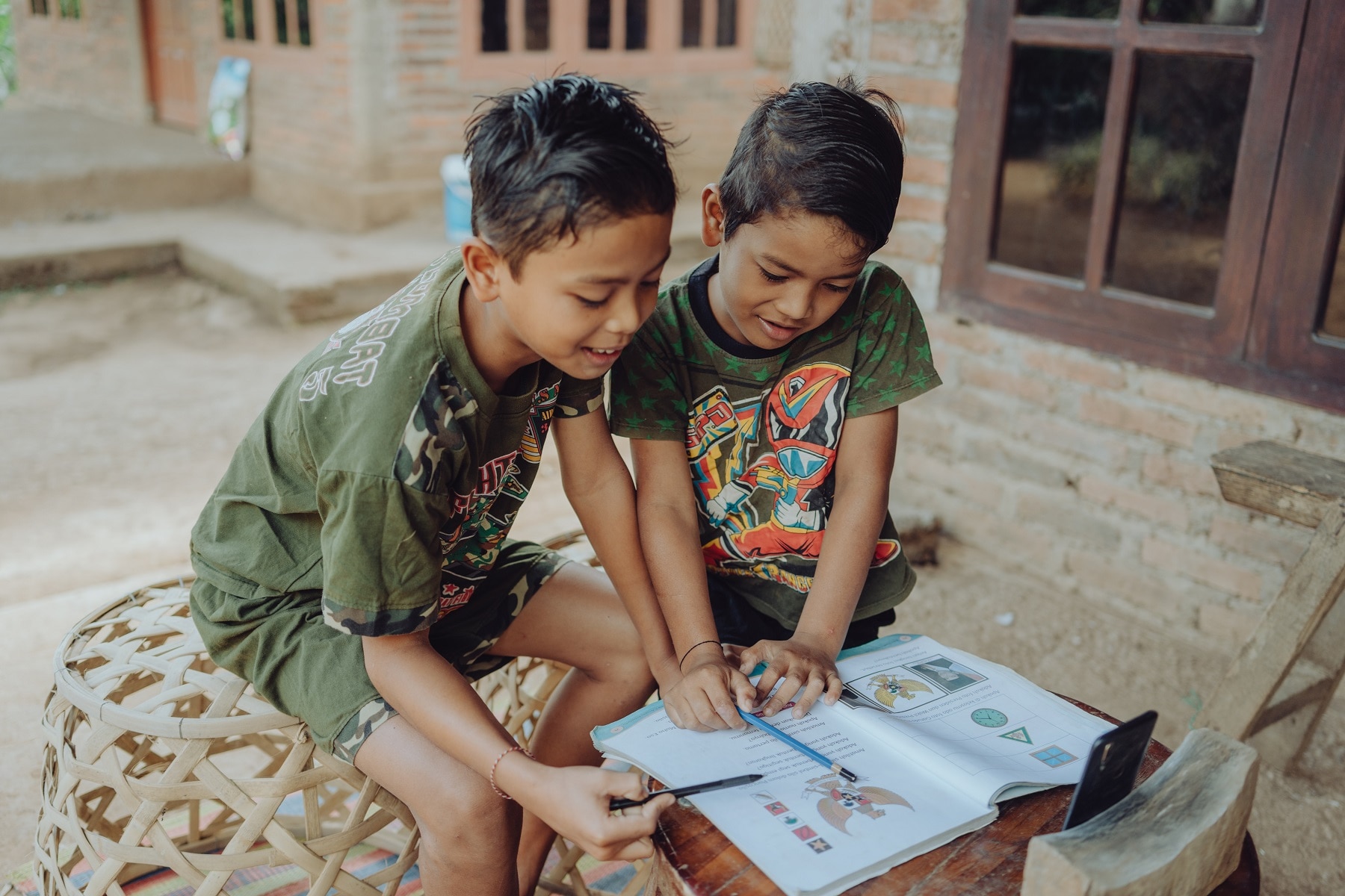 Anak-anak kelas satu dan dua di Bali tidak pernah sekolah. 
