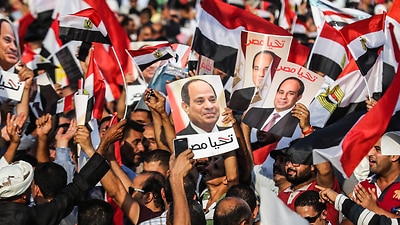 مظاهرات محدودة ضد الرئيس السيسي وآلاف من أنصاره يحتشدون في القاهرة