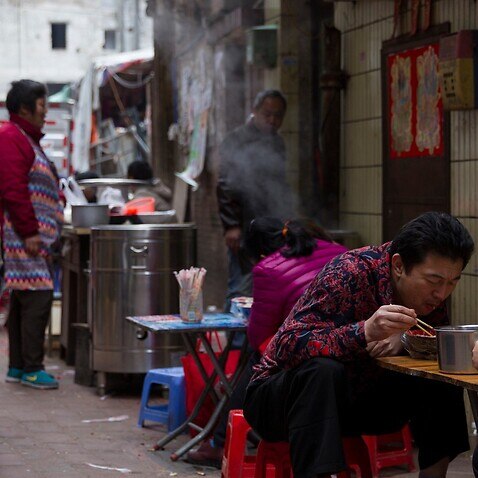 廣州政府為了刺激經濟，容許普通市民可以進行所謂的「地攤經濟」