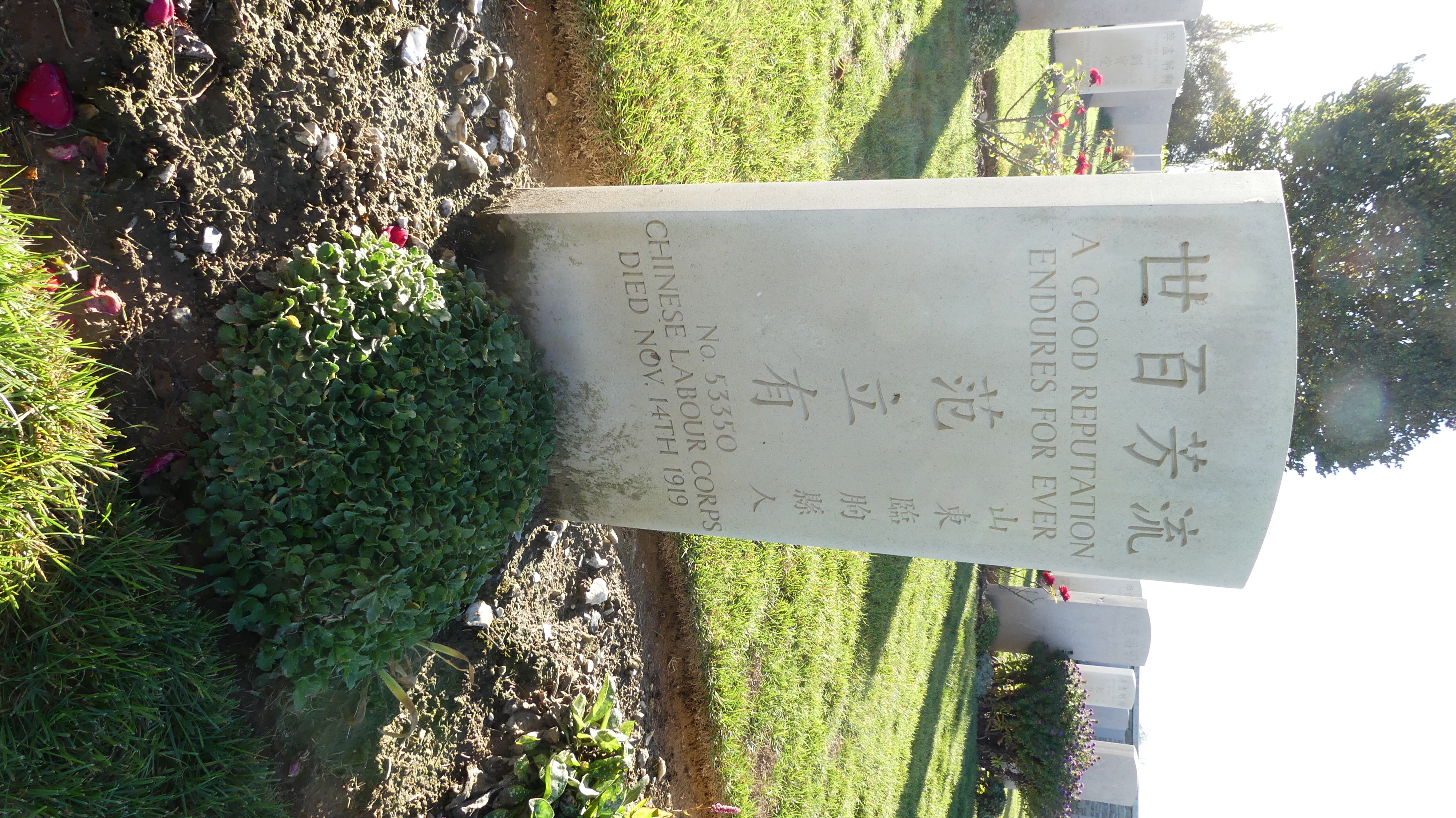 The gravestone of a Chinese-Australian soldier at Noyelles-sur-Mer. 