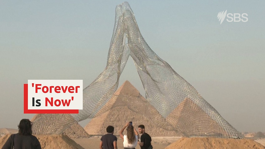 Image for read more article 'Egyptian artists unveil sculptures by Giza pyramids'