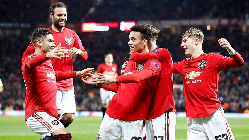 Man United score four goals in 11 minutes to seal top spot ...