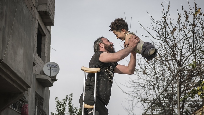 In seguito alla diffusione della foto nel mondo, alla famiglia di profughi siriani è stato concesso il visto in Italia