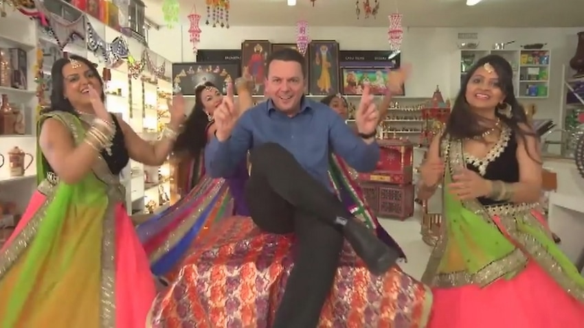 Image for read more article 'A rapping and dancing Xenophon courts SA voters in campaign ad'