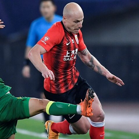 Aaron Mooy in action for Shanghai Port