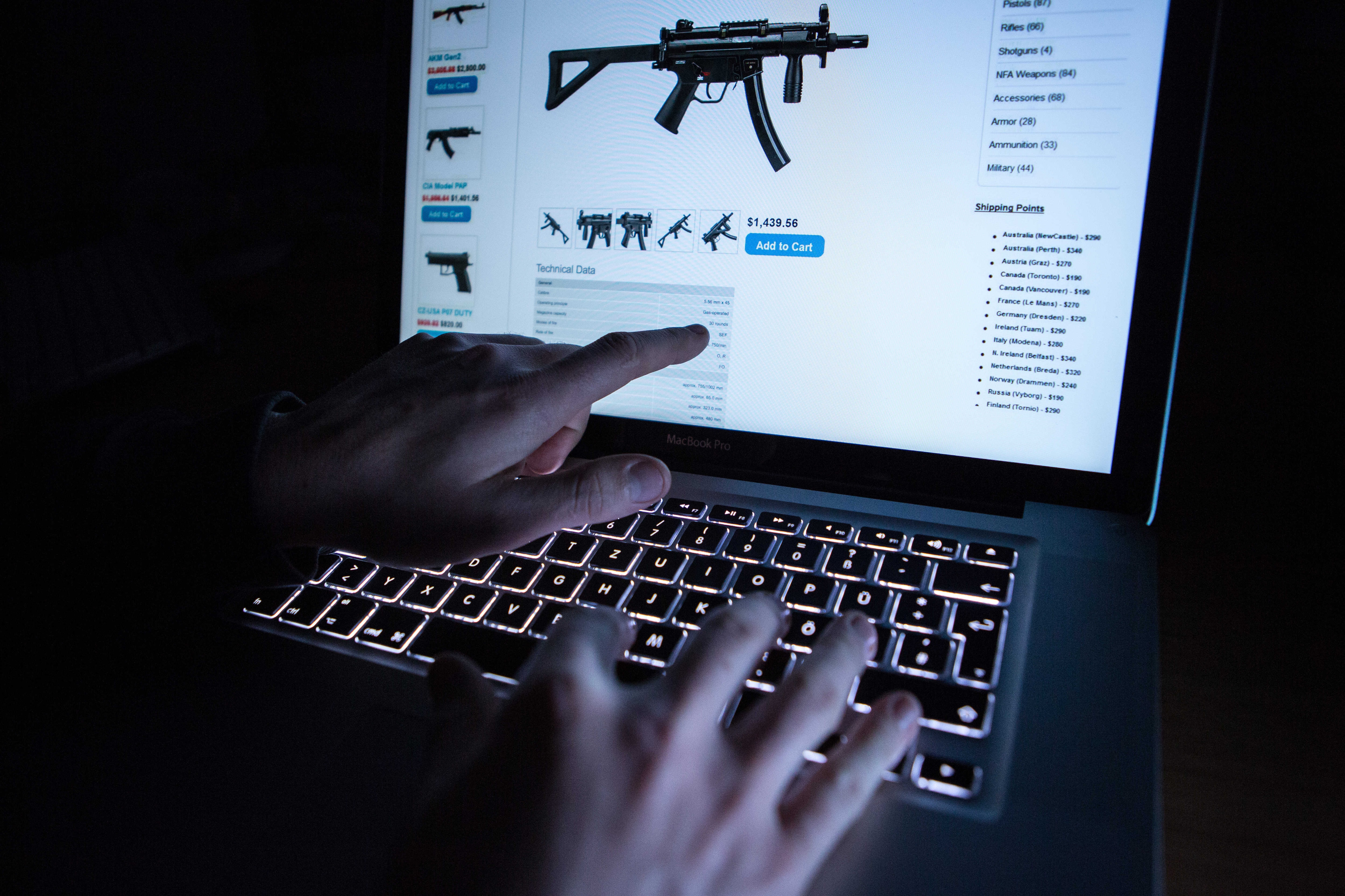 A man points to the webpage of an online shop that sells machine guns on the Darknet in Rottweil,Germany, 12 November 2016. A man points to the webpage of an online shop that sells machine guns on the Darknet in Rottweil,Germany, 12 November 2016.