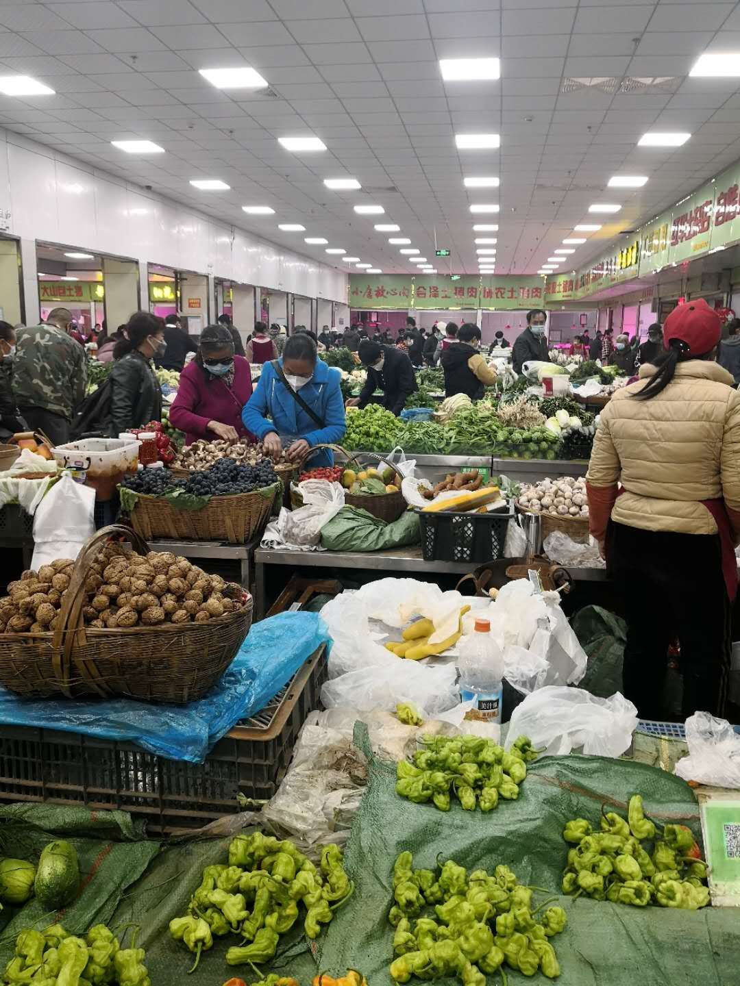A "wet market" in Kunming, Yunnan, China.