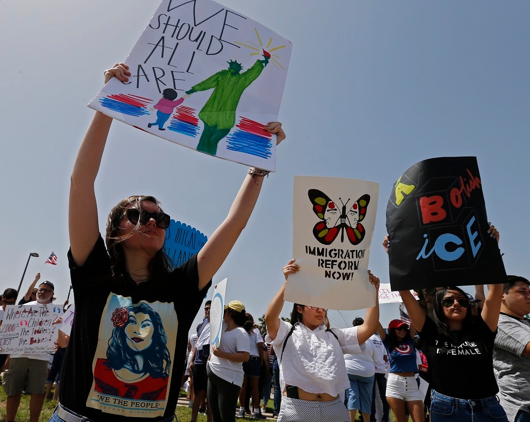 People criticism outward a Border Patrol bureau during a convene in Texas.