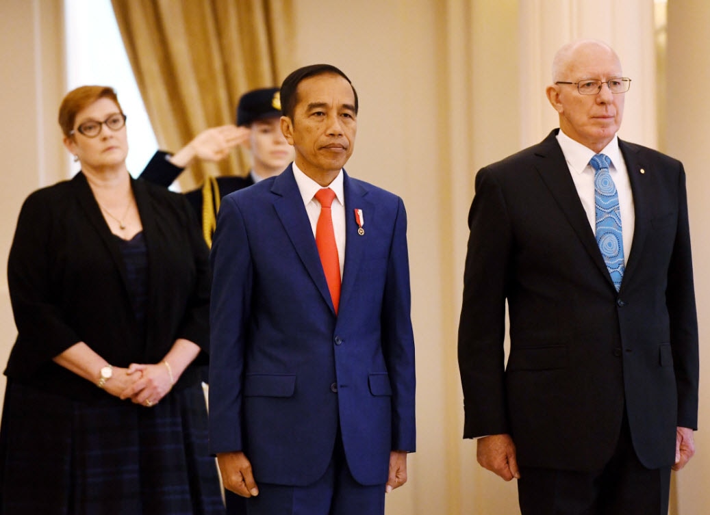 Joko Widodo (centre) receives a ceremonial welcome at Government House Joko Widodo (centre) receives a ceremonial welcome at Government House