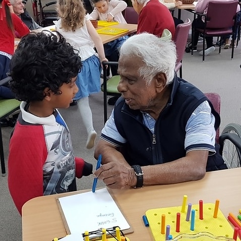 Preschoolers and the elderly mix at an aged-care home (SBS)