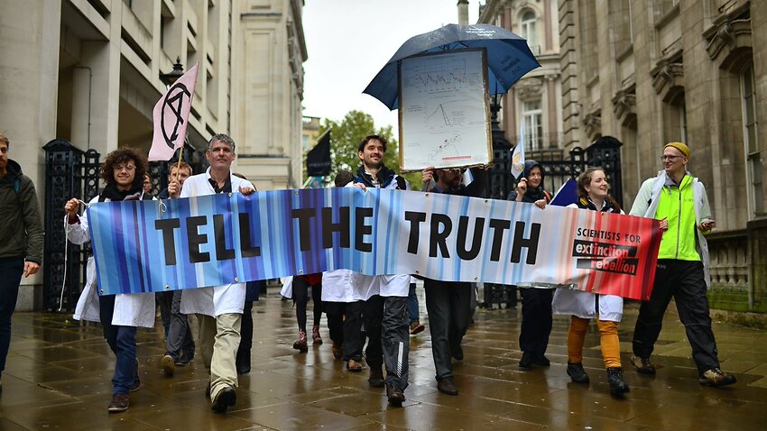 Hundreds of scientists back climate civil disobedience