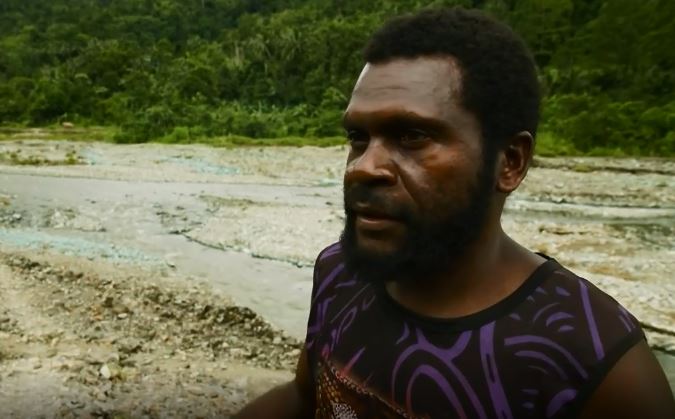 Villager Barnabas Piruari says the polluted water "destroy everything".
