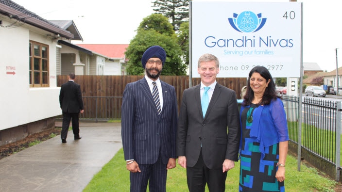 Hon Sir Bill English – Former Prime Minister of New Zealand.  Photos also have Mrs Ranjna Patel of Gandhi Niwas.