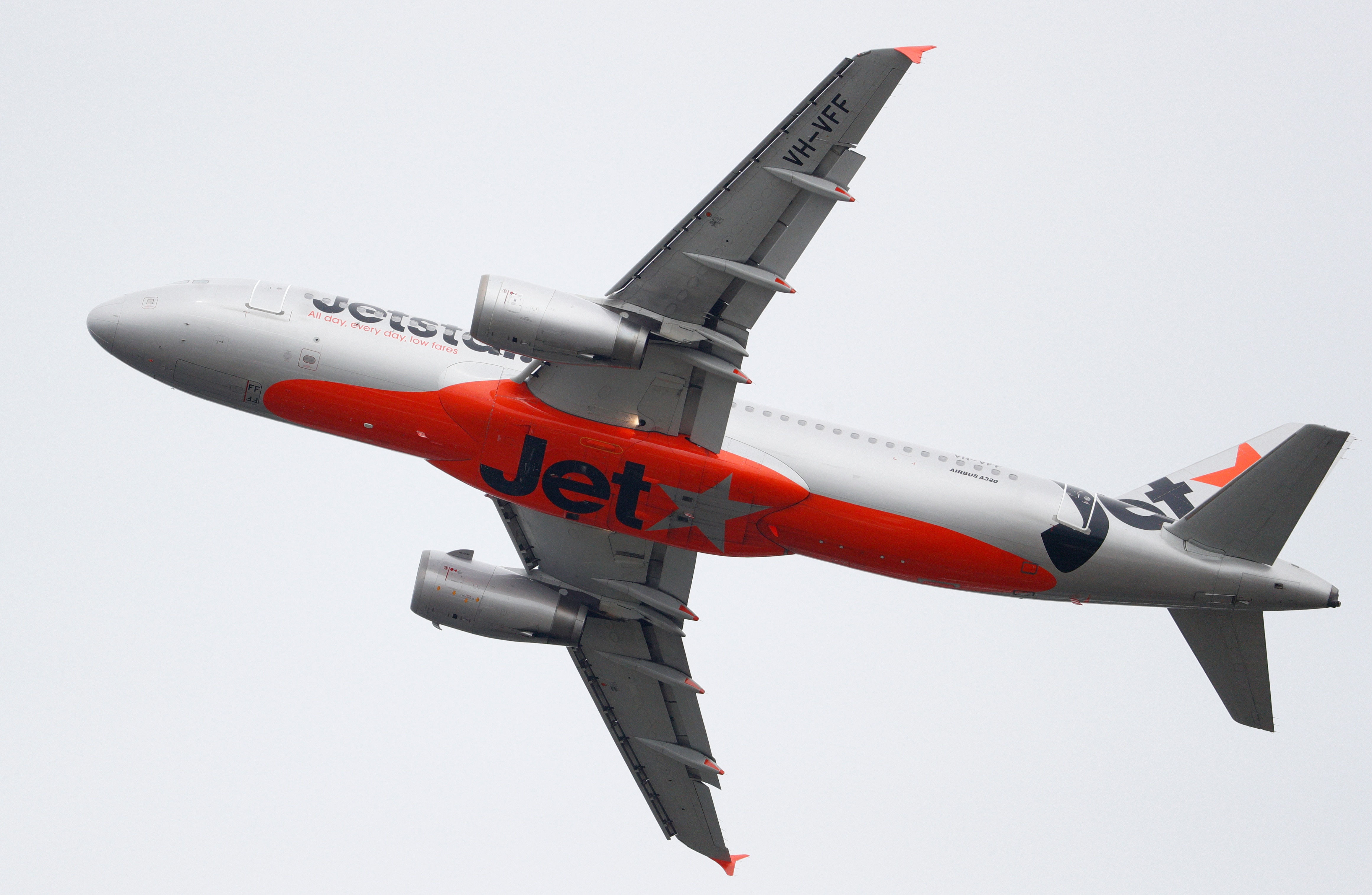 qantas-and-jetstar-to-suspend-all-international-flights-sbs-news