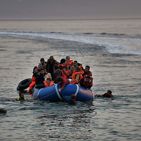 'High quality refugee boats' advertised on Alibaba | SBS News