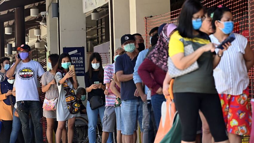 Image for read more article 'Singapore to issue penalties for those not wearing face masks in bid to contain coronavirus'