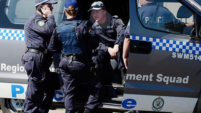 Counter-terrorism police raid Brisbane home | SBS News