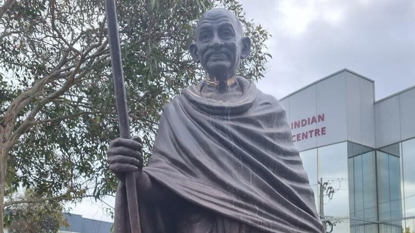 Imagem para ler mais artigo 'Comunidade indiana' chocada 'após a estátua de Gandhi ser destruída em Melbourne'