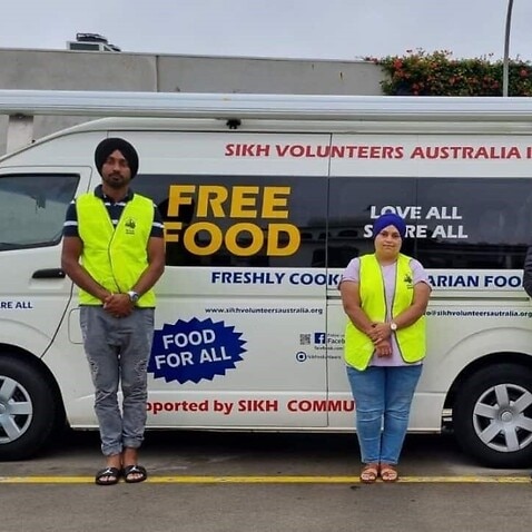 سازمان داوطلبان سیک آسترالیا کمک غذایی رایگان برای سیلاب‌زدگان فراهم می‌کند.