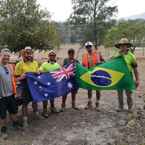 Os fazendeiros locais ficaram emocionados com a ajuda brasileira na região de Old Bar, Nova Gales do Sul.