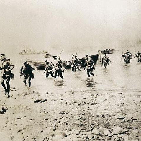New Zealand troops first setting foot at Gallipoli