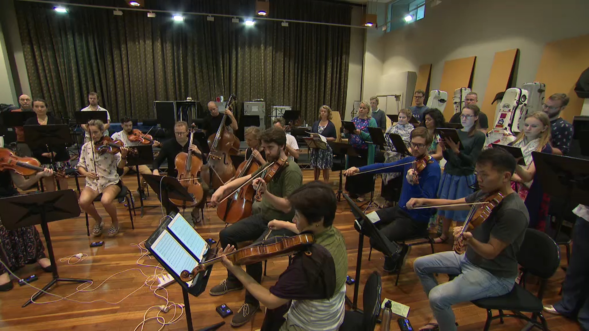 Estonian Philharmonic Chamber Choir and Australian Chamber Orchestra during rehearsals 