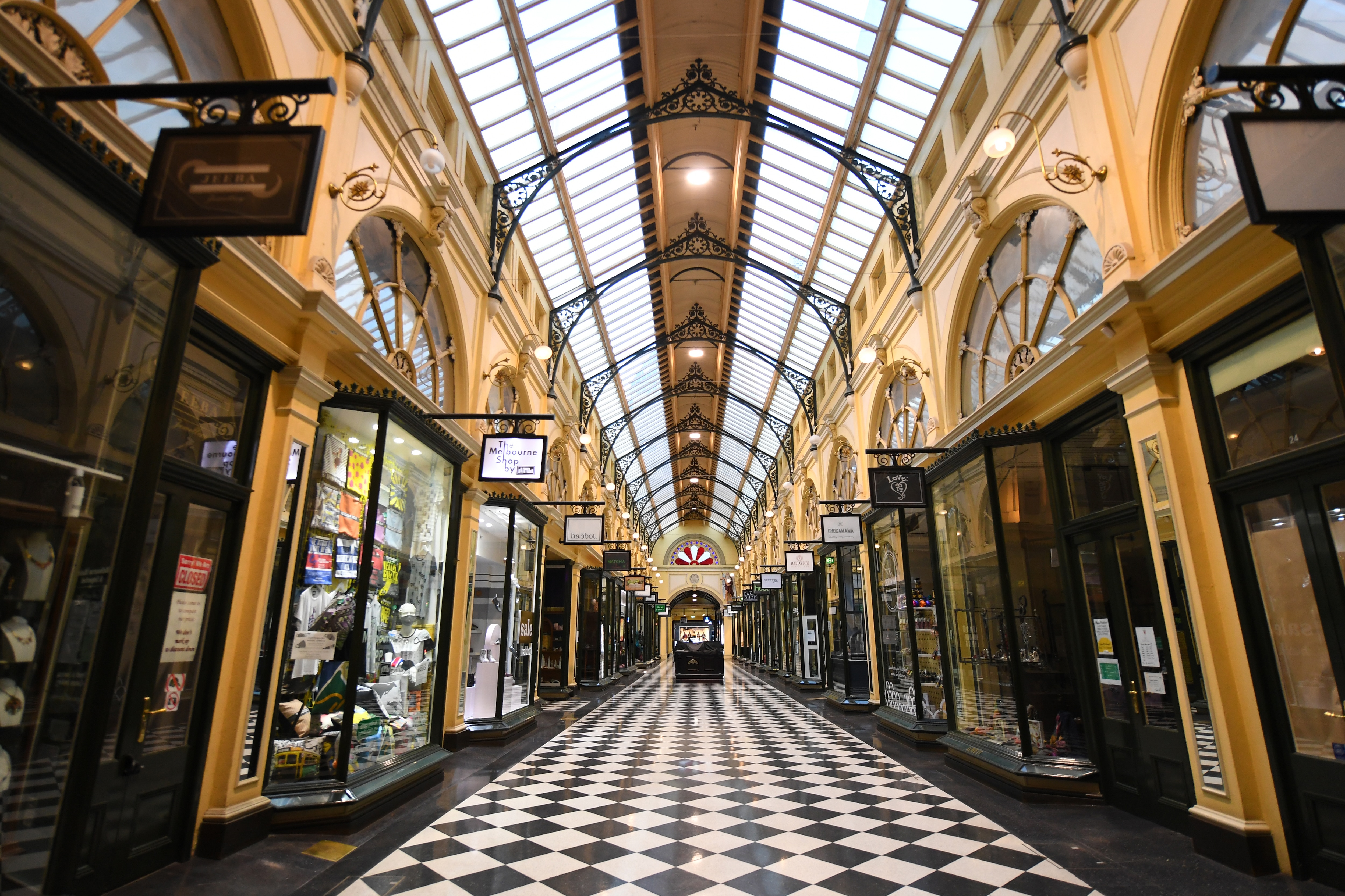 Passage place. Никольский Пассаж. Никольский Пассаж фотосессия. Королевский Пассаж. Ветошный Холл.
