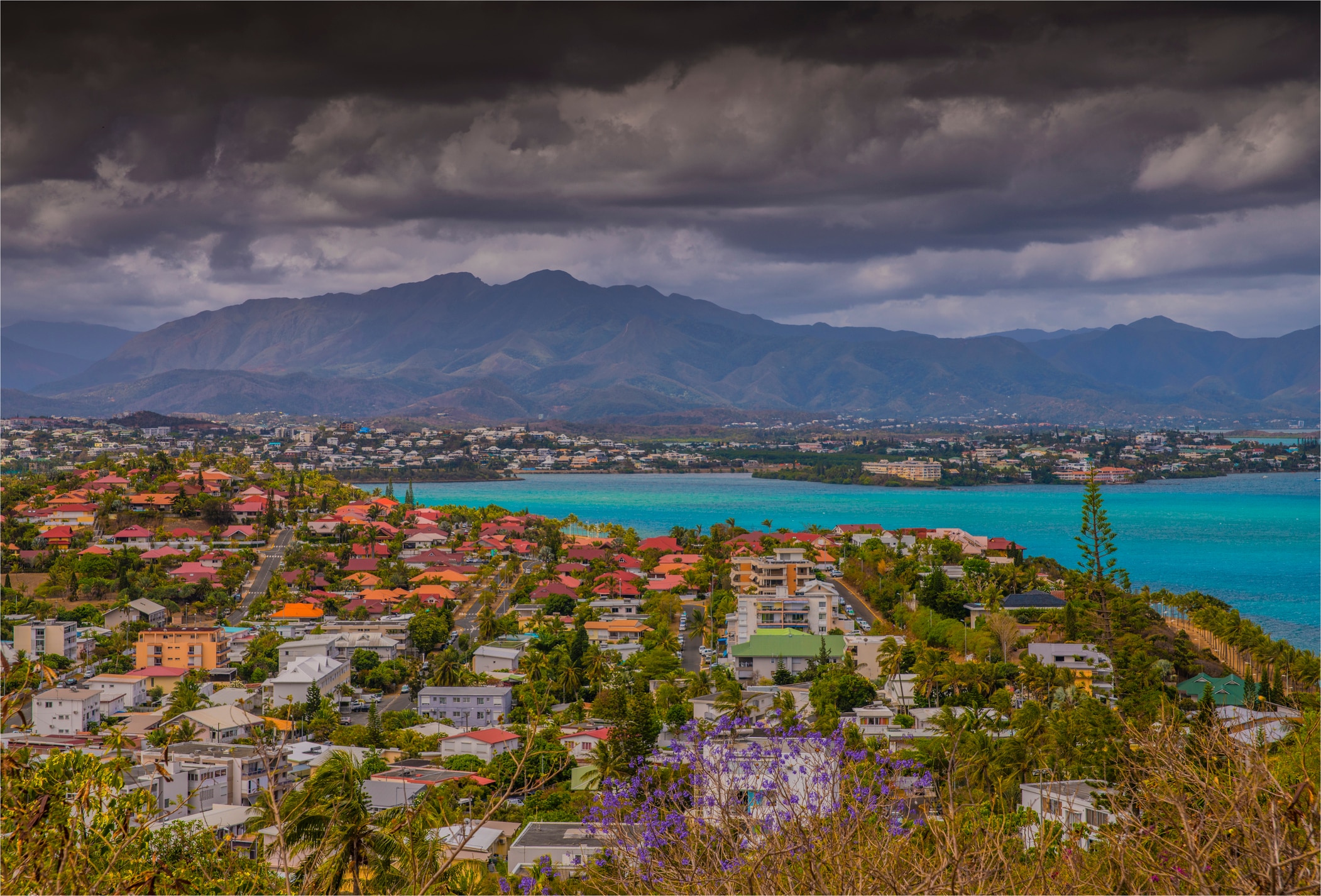 New Caledonia is home to 270,000 people. 