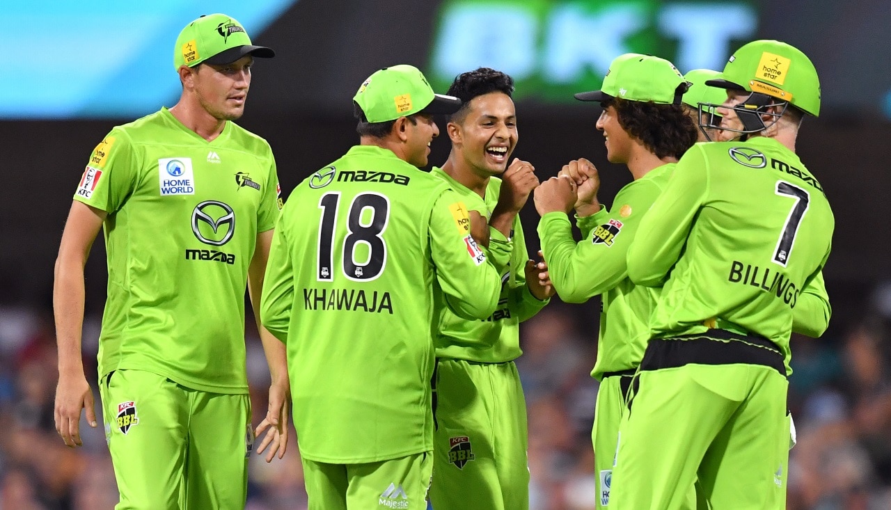 Tanveer Sangha (centre) of the Thunder during the Big Bash League match between the Brisbane Heat and Sydney Thunder at the Gabba in Brisbane, Jan 4, 2021.