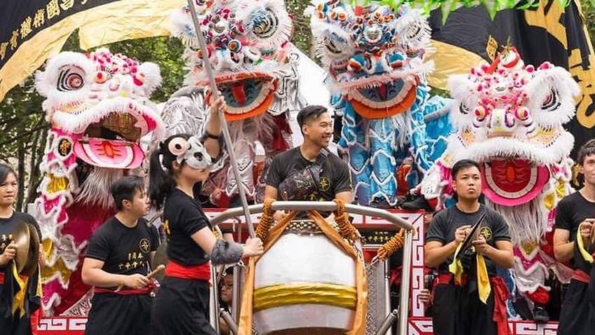 Sbs Language Brent Chan Lion Dance Is Hard Work But Really Worthwhile [ 478 x 850 Pixel ]