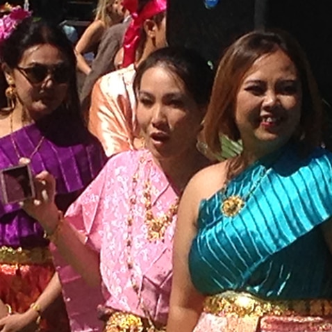 People dressing up in Thai traditional clothing