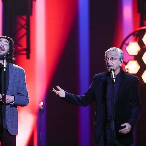 singers caetano veloso and salvador sobral on stage