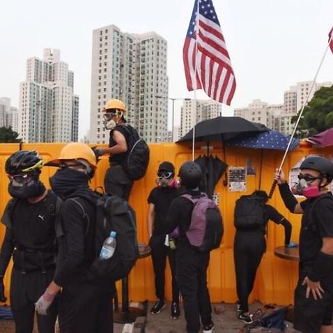 Sinh viên Hong Kong gương cao cờ Mỹ trong cuộc chiến vì tự do dân chủ của họ ở Hong Kong