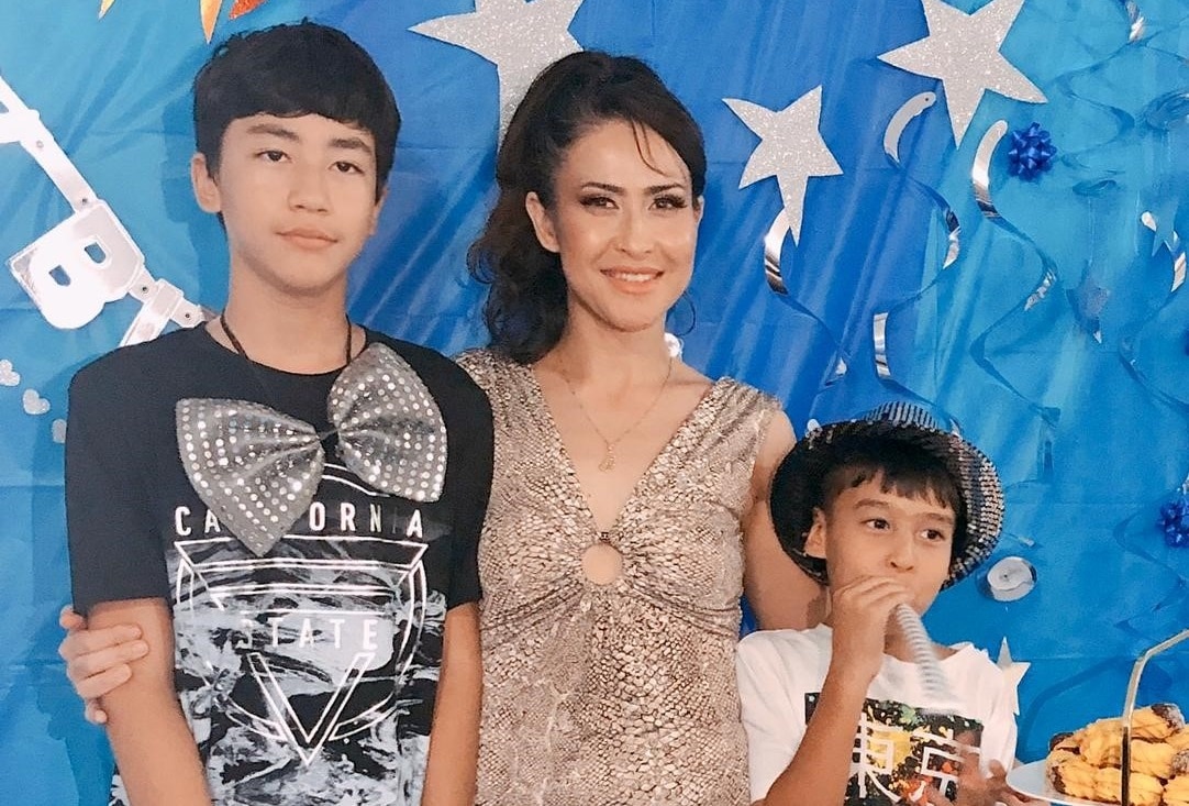 Tamy Jafari with her two boys.