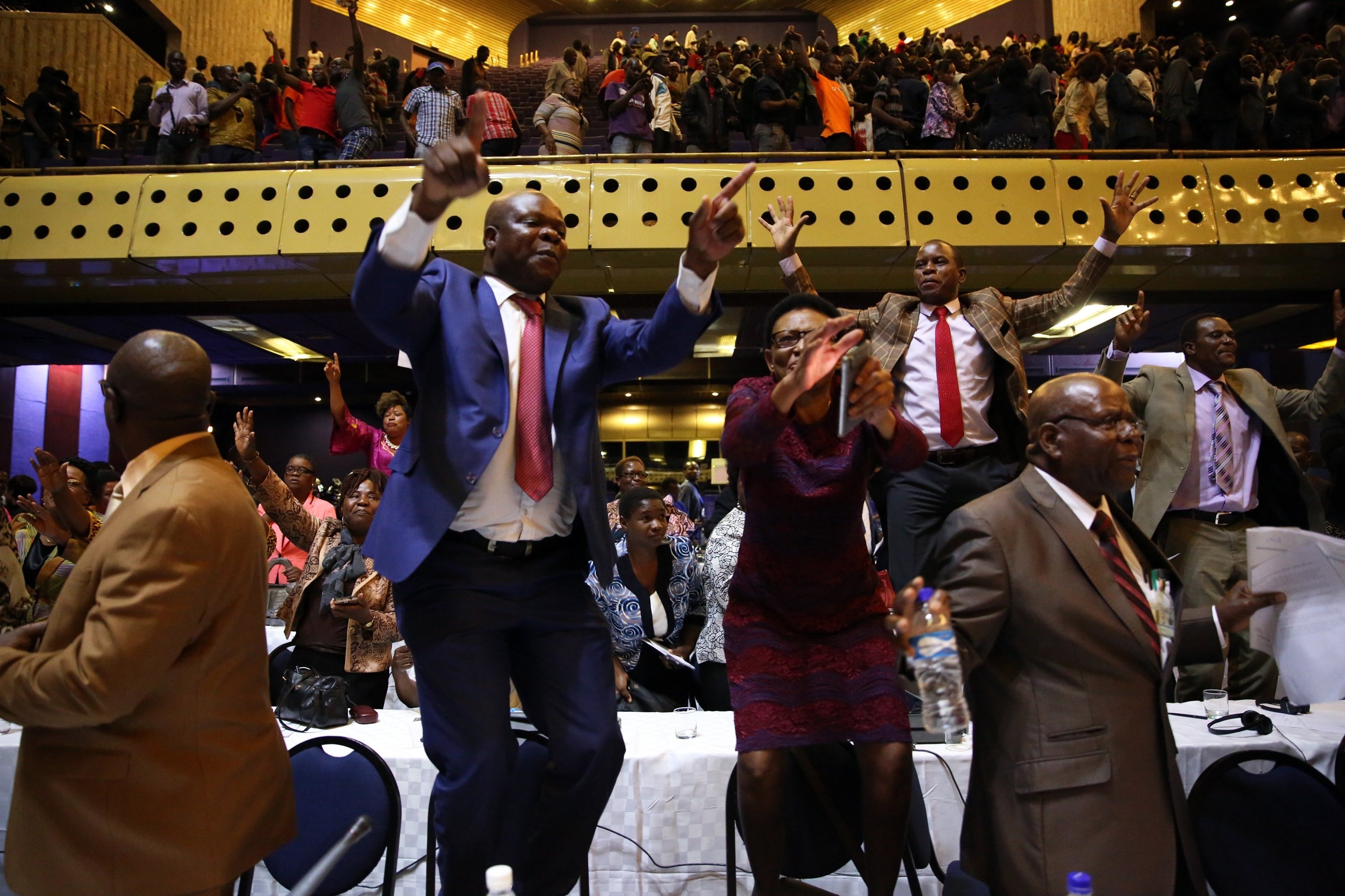 People react after the speaker of the House of Assembly Jacob Mudenda read a letter sent to him by Zimbabwean President Robert Mugabe on his resignation at the Harare International Conference Centre in Harare, Zimbabwe, 21 November 2017.