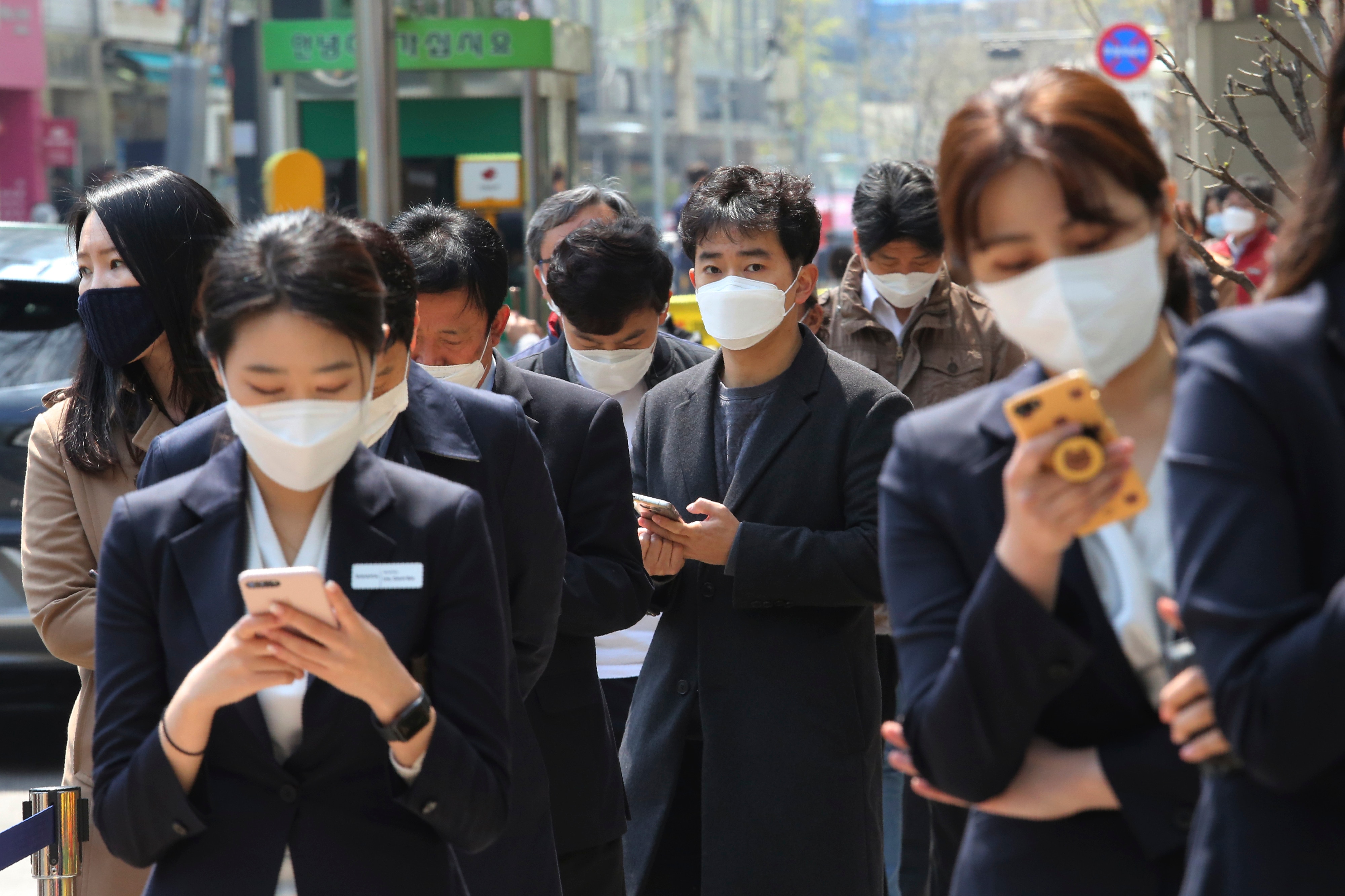 Smartphone apps have helped officials in South Korea manage the outbreak. 