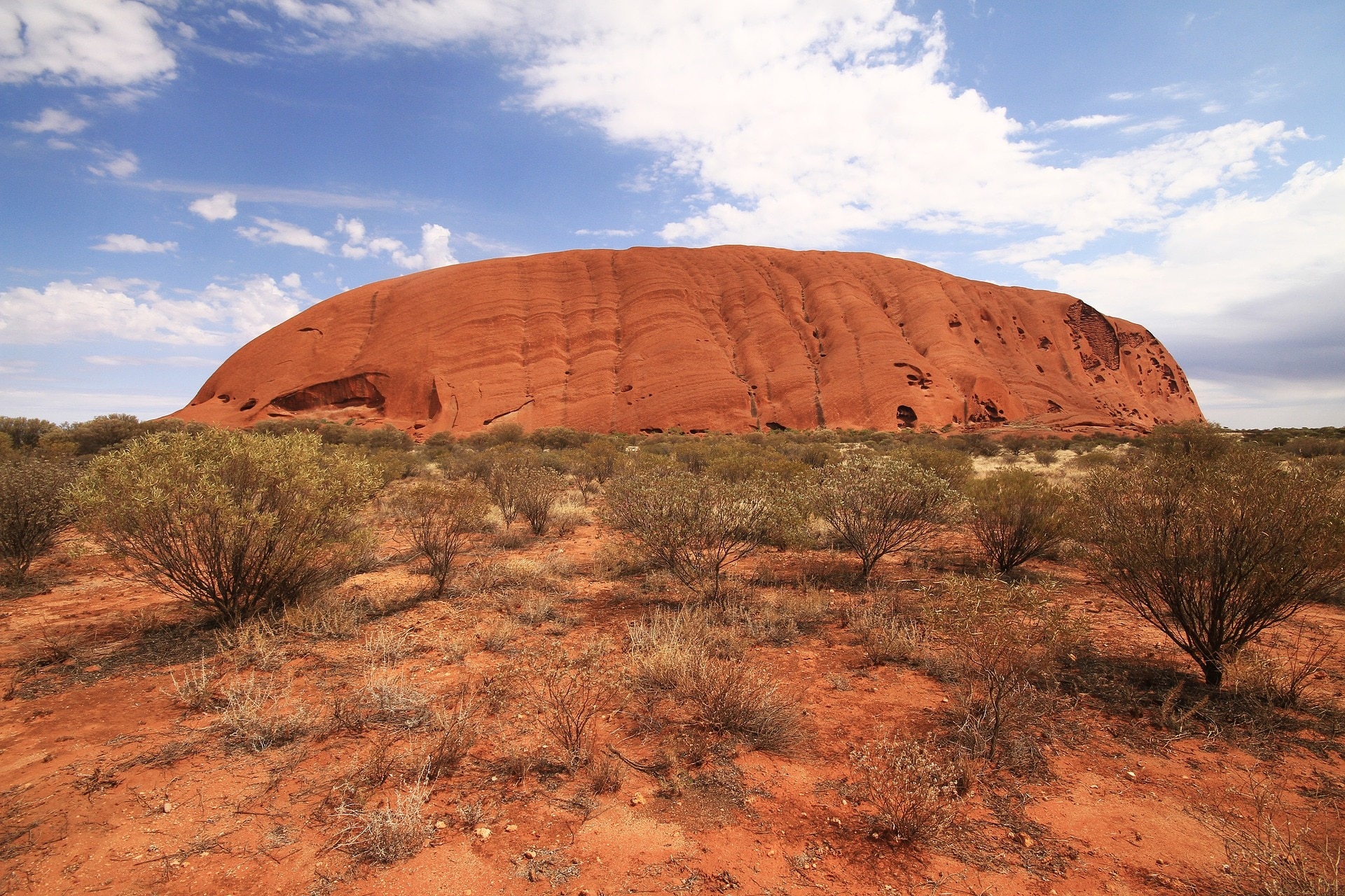 Tourists flock to climb Uluru before it closes, ignoring ...