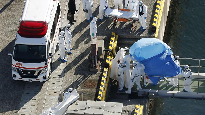 Image for read more article 'Two Australians among coronavirus patients being held on cruise ship in Japan'