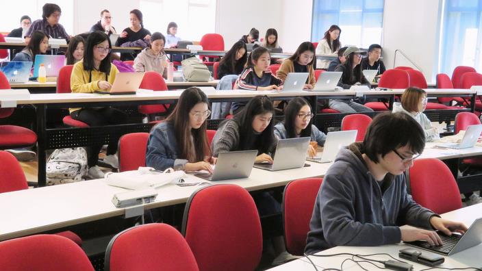 Students attend class at the University of Melbourne (AAP)