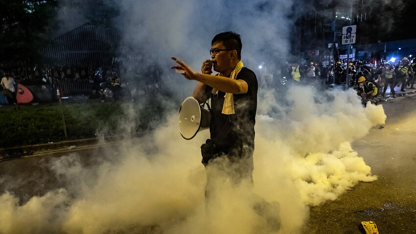 how-tear-gas-works-a-rundown-of-the-chemicals-used-on-crowds-pbs